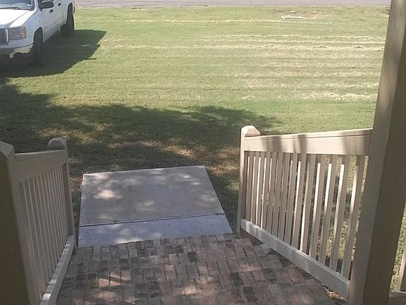 Front veiew from steps
