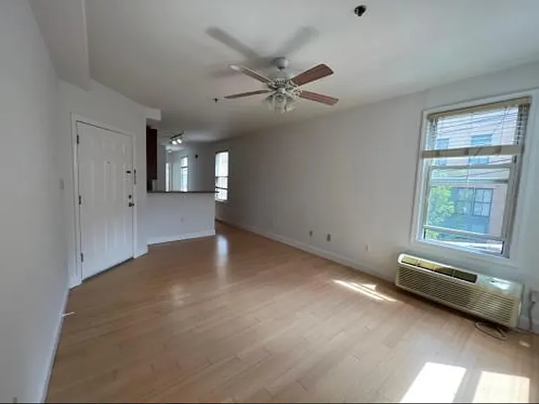 202 Monroe St #5 — Photo 10