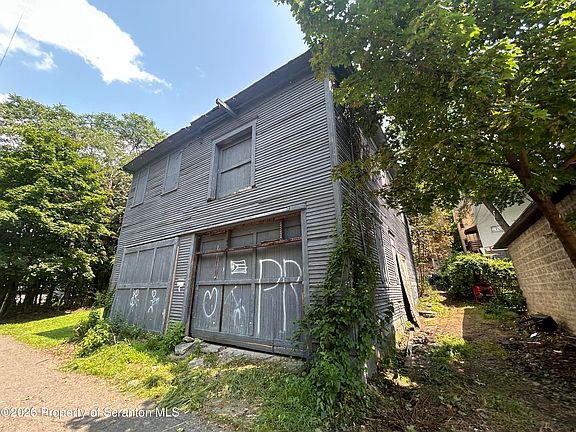 5th image of 809 Monroe Ave