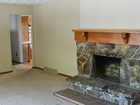 3rd image of 675 S Woodland Hills Dr