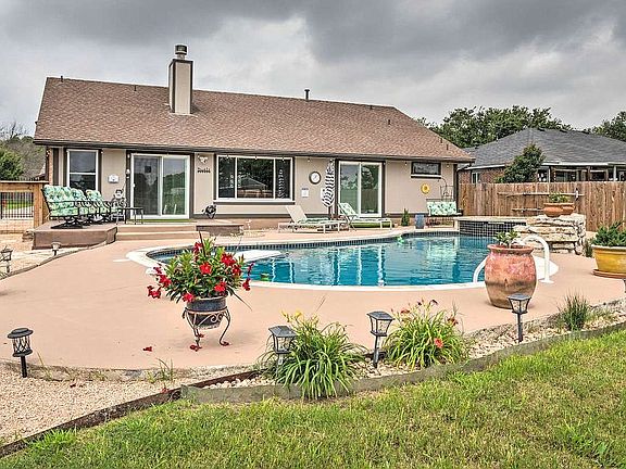 3rd image of 206 Creekside Dr