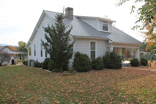 1st image of 120 Woodman Ln