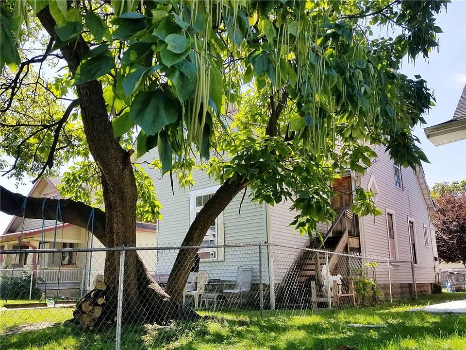 2nd image of 1026 N Lasalle St #B