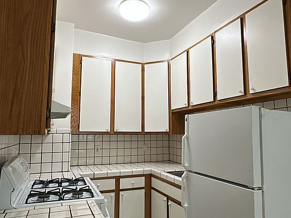 3rd image of 2905-2911 Van Ness Ave #102
