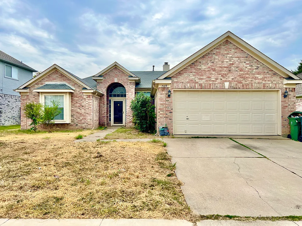 709 Claridge Dr