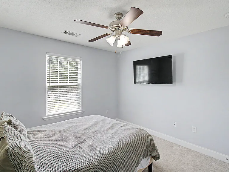 151 Lincoln Way NE — Photo 22