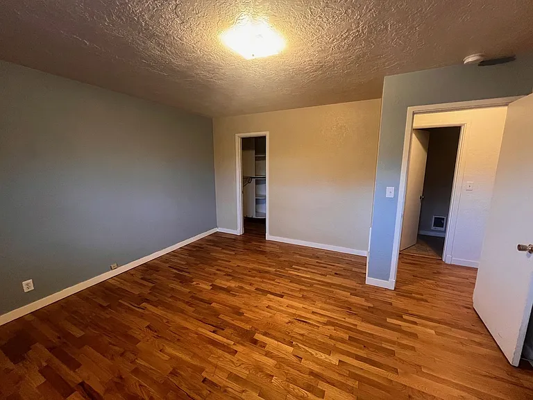913 NE Franklin Ave — Photo 6