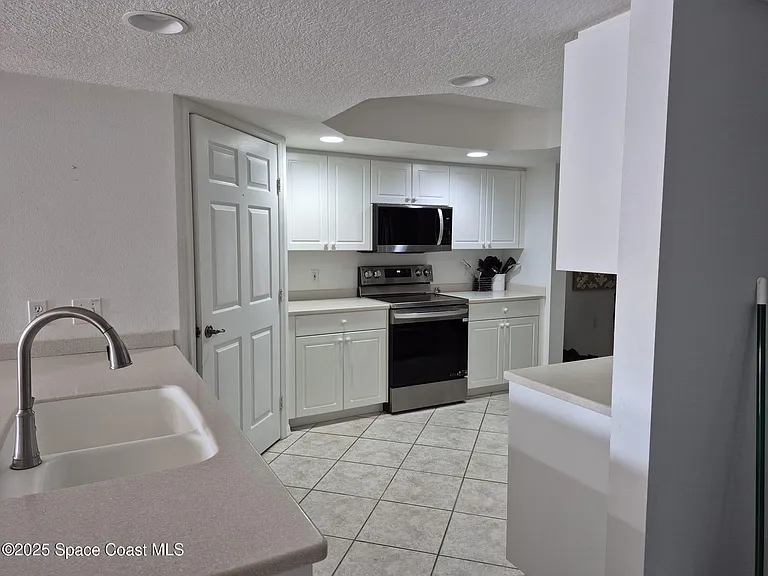 8921 Lake Dr #304 — Photo 13