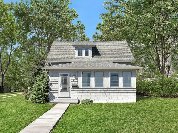 14 Chichester Ave, Center Moriches, NY 11934