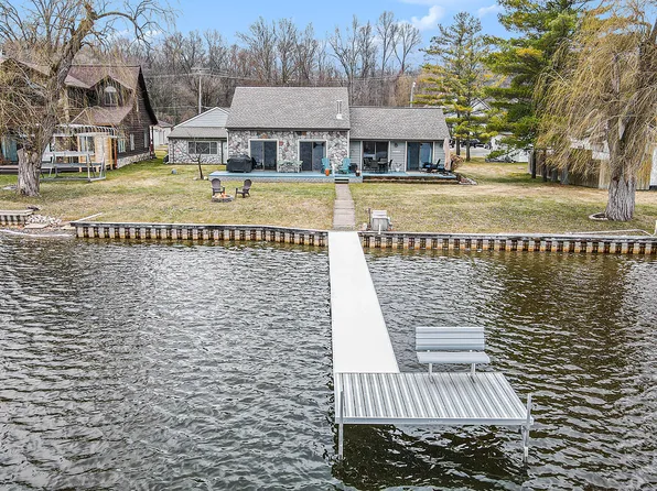 13752 Edgewater Dr, Gregory, MI 48137