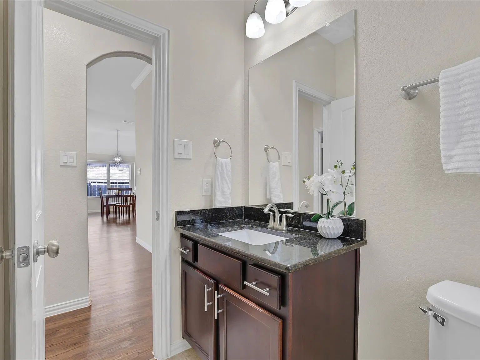 3 bed, 2.0 bath, 1854 sqft, $2,250 — Photo 4