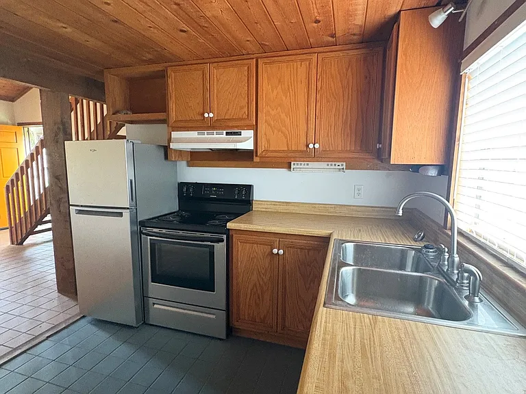 122 Beach Ave — Photo 6
