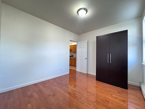 5th image of 2125 W 10th St APT 2R