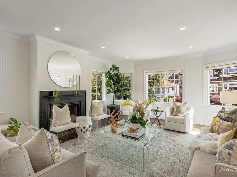 325 Moncada Way — Photo 5