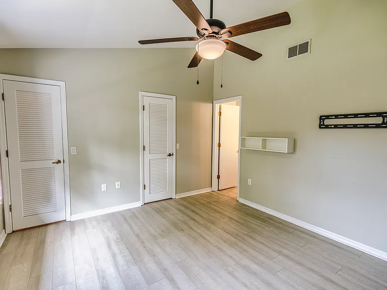 2119 Shady Oaks Dr — Photo 8