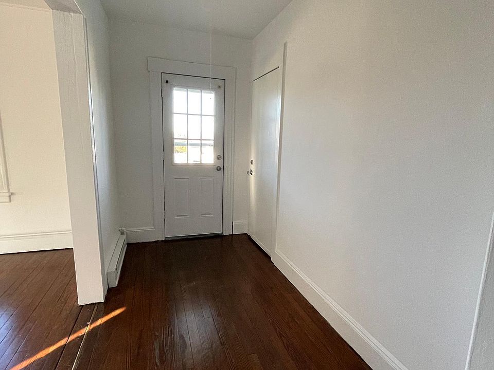 Front foyer - private balcony off front apartment door
