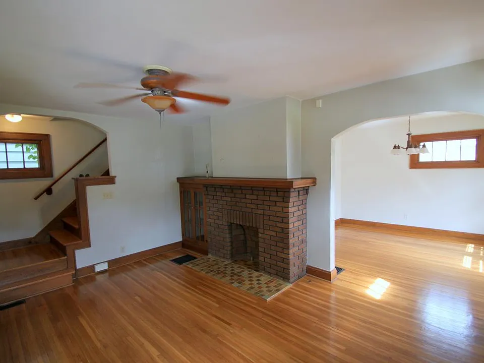 294 Siebert St
