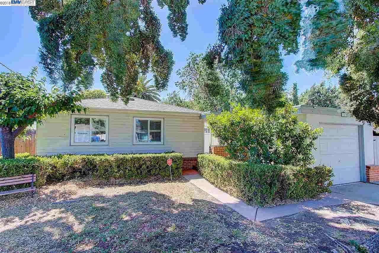341 Andrews St photo 1