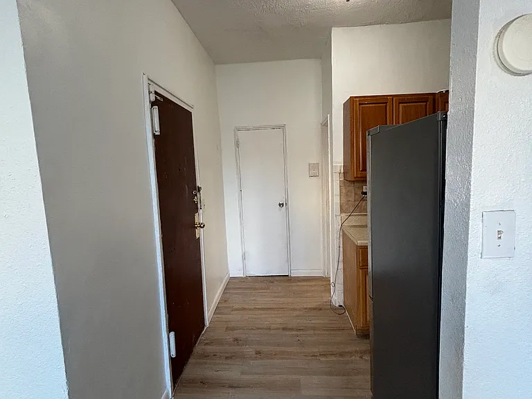 207 48th St #4 — Photo 3