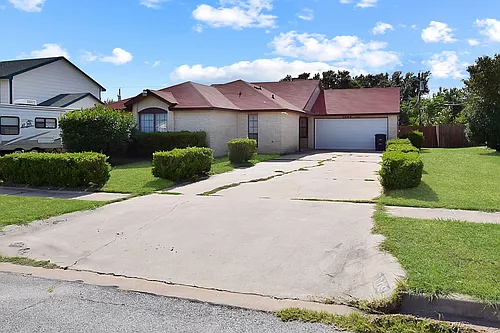 1909 Kingwood Dr Photo 1