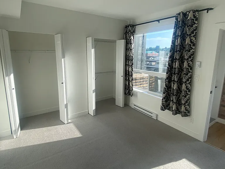 2493 Montrose Ave #410 — Photo 17