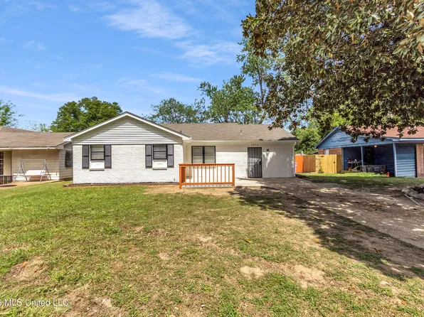 1854 Whitehead Dr, Southaven, MS 38671