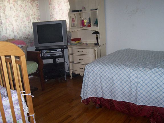5th image of 9 Bailey Ave