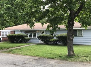 22 Blossom St, Clinton, MA 01510