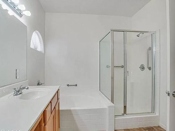 5th image of 115 Bloomsbury Ave