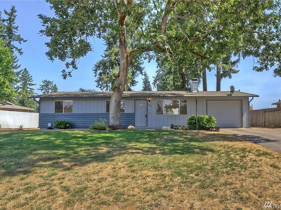 1st image of 19409 Crescent Dr E