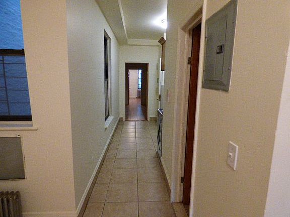 5th image of 3270 48th St APT 1R