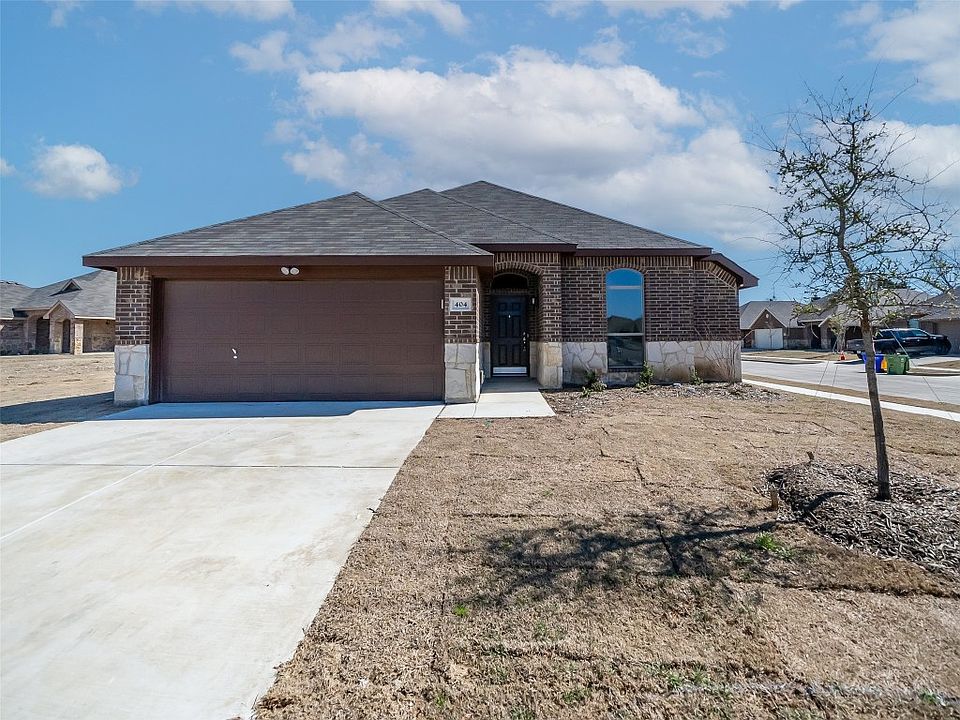 1st image of 404 Tredway Ct