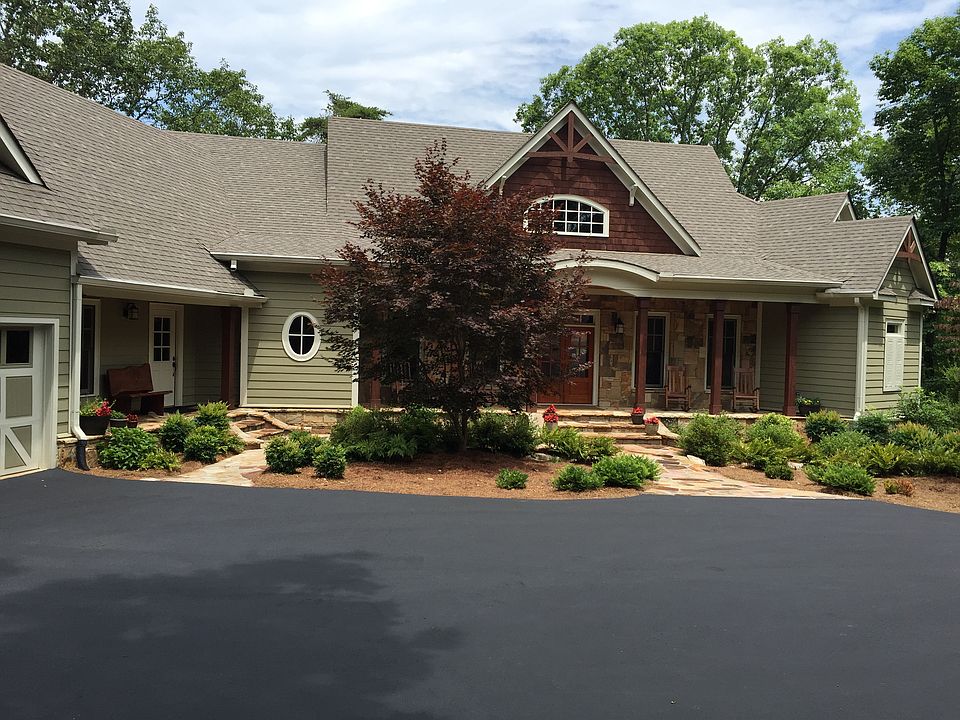 2nd image of 28 Bear Creek Way