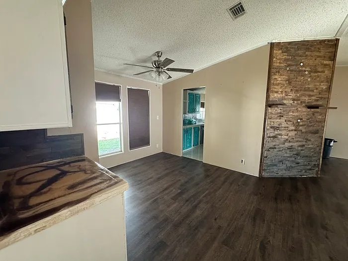 1584 Valiant Dr — Photo 10