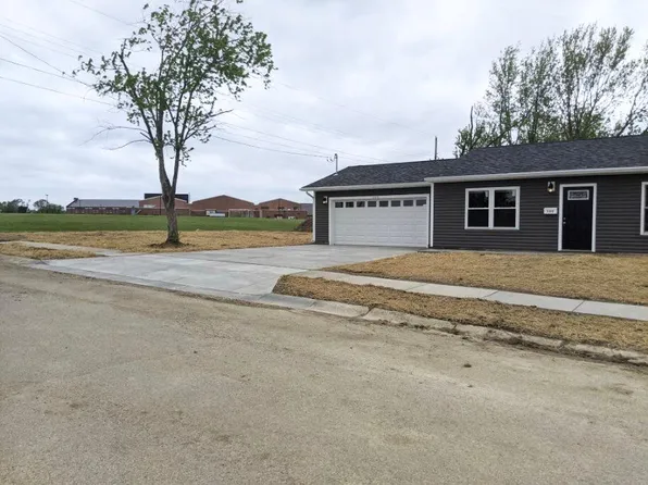 300 Crosswell Ave, Brookville, OH 45309