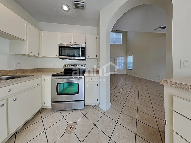 1002 Harvest Moon Dr — Photo 4