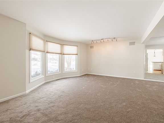 4th image of 27 Hillbridge Cir