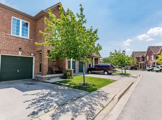 6399 Spinnaker Cir #12, Mississauga, ON L5W 1Z4