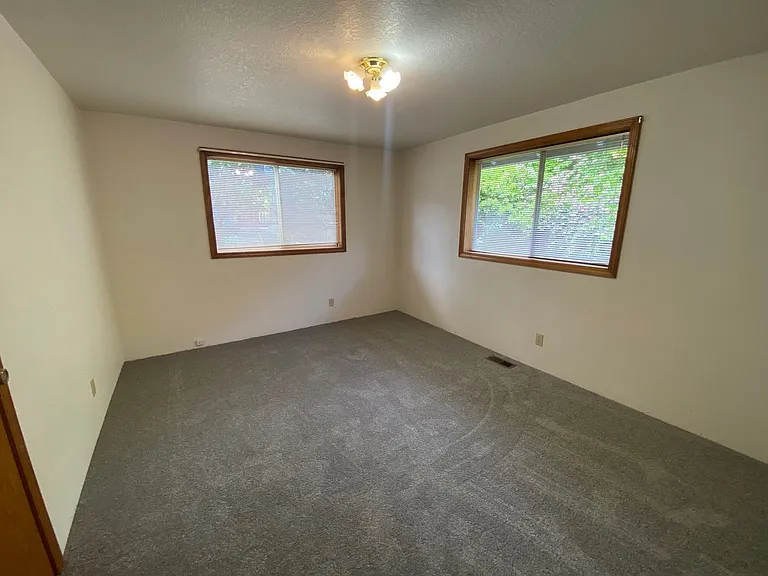 2220 NW Cabrillo Ct — Photo 8