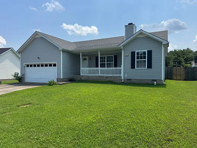 371 Andrew Dr — Photo 4