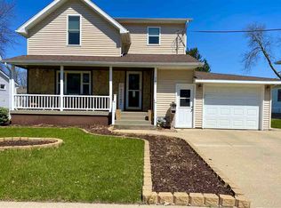 144 Gay St, Manchester, IA 52057