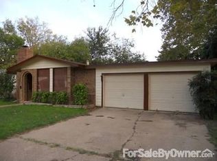 2121 Greenway St, Arlington, TX 76010