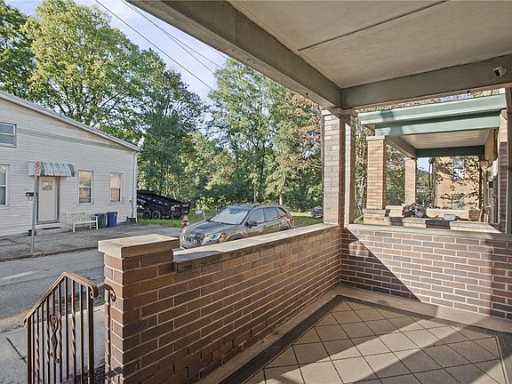 2nd image of 1813 Eberhardt St