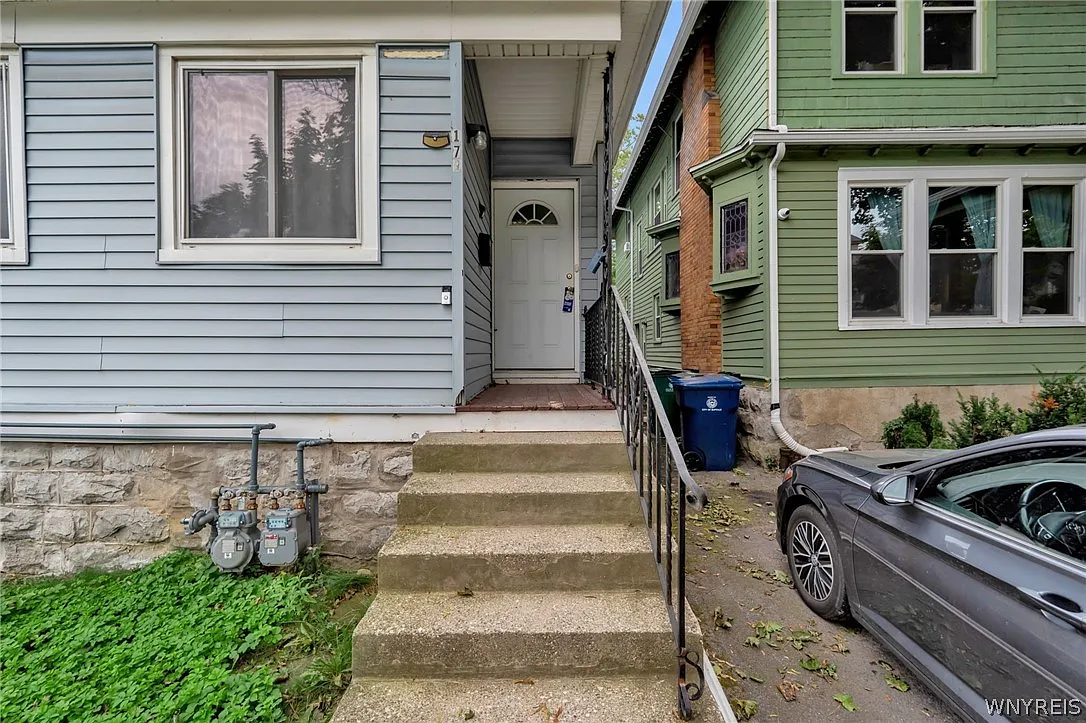 3 bed, 1.0 bath, 1325 sqft, $1,450 — Photo 2