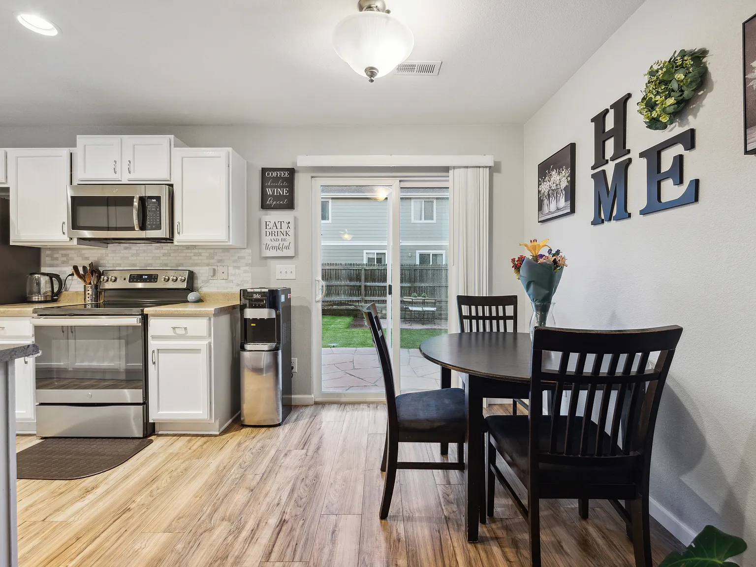 3 bed, 1110 sqft, $2,700 — Photo 3