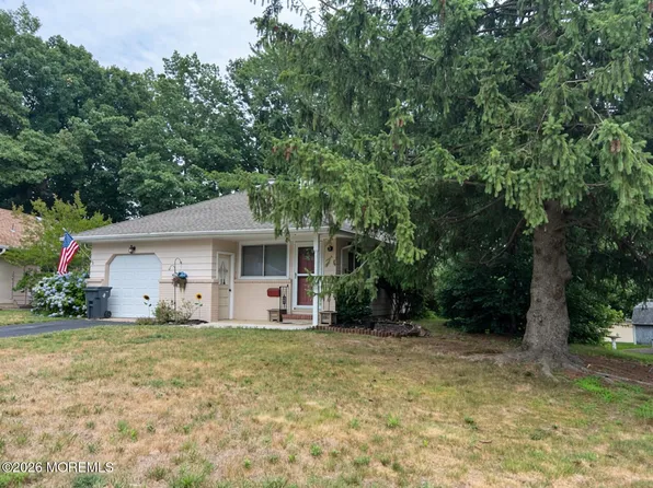 28 Mount Rainier Drive, Toms River, NJ 08753