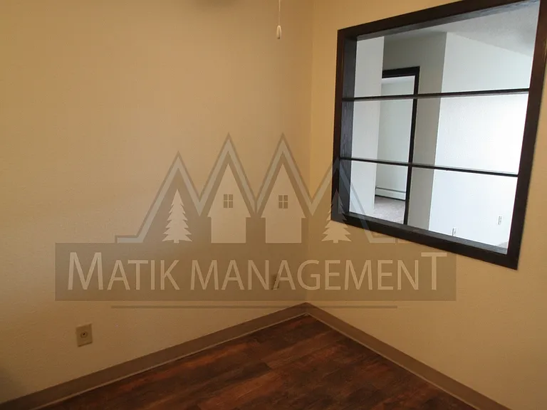 302 6th St SW #201 — Photo 4