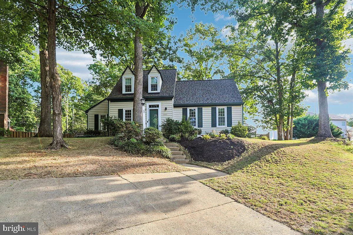 3 bed, 2.0 bath, 1301 sqft, $3,200 — Photo 1