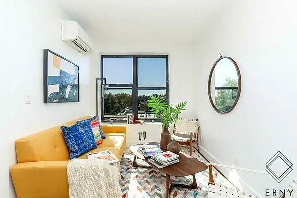 Rented by Pinn Realty | media 33