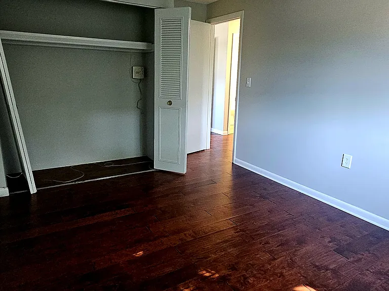 240 Broadway — Photo 7